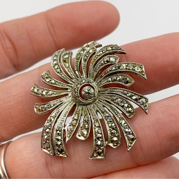 800 silver and marcasite vintage abstract swirled flower brooch pin - Picture 5 of 13